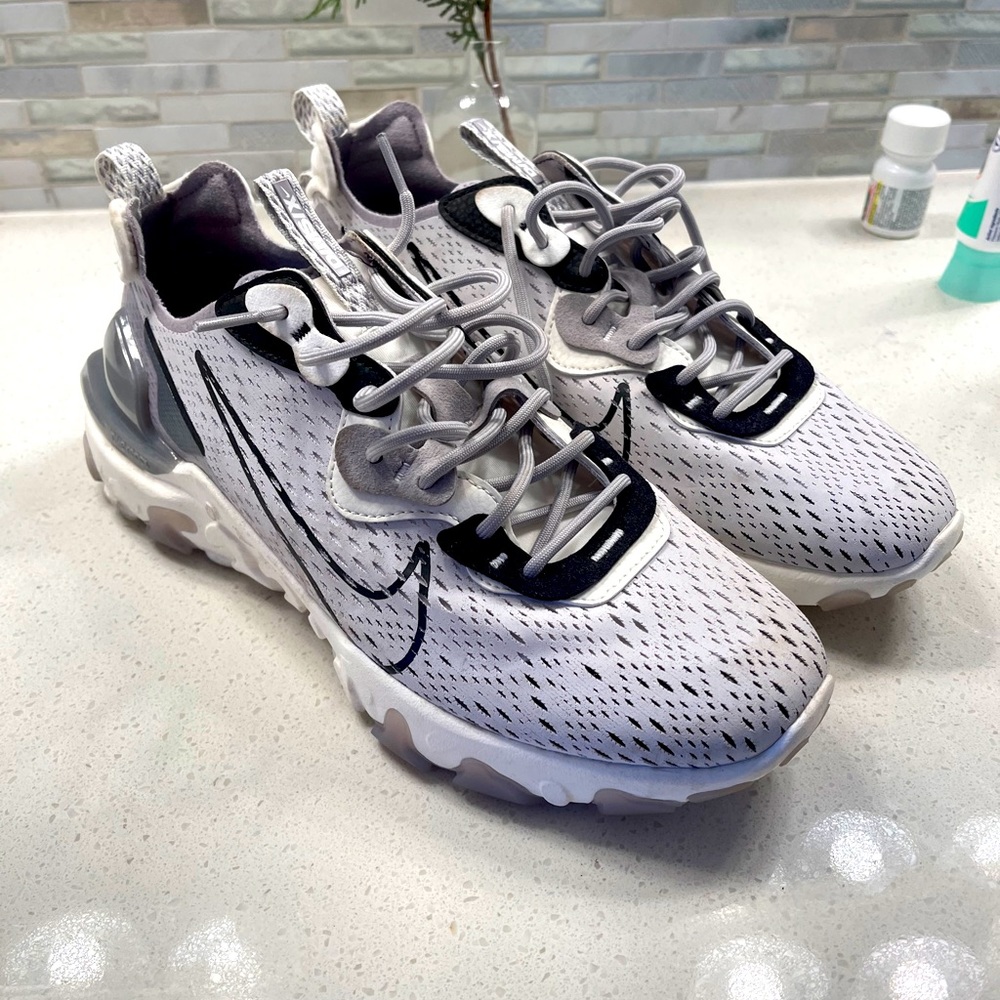 Nike react dimsix